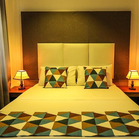 Mintaas Hotel Κάντι Εξωτερικό φωτογραφία