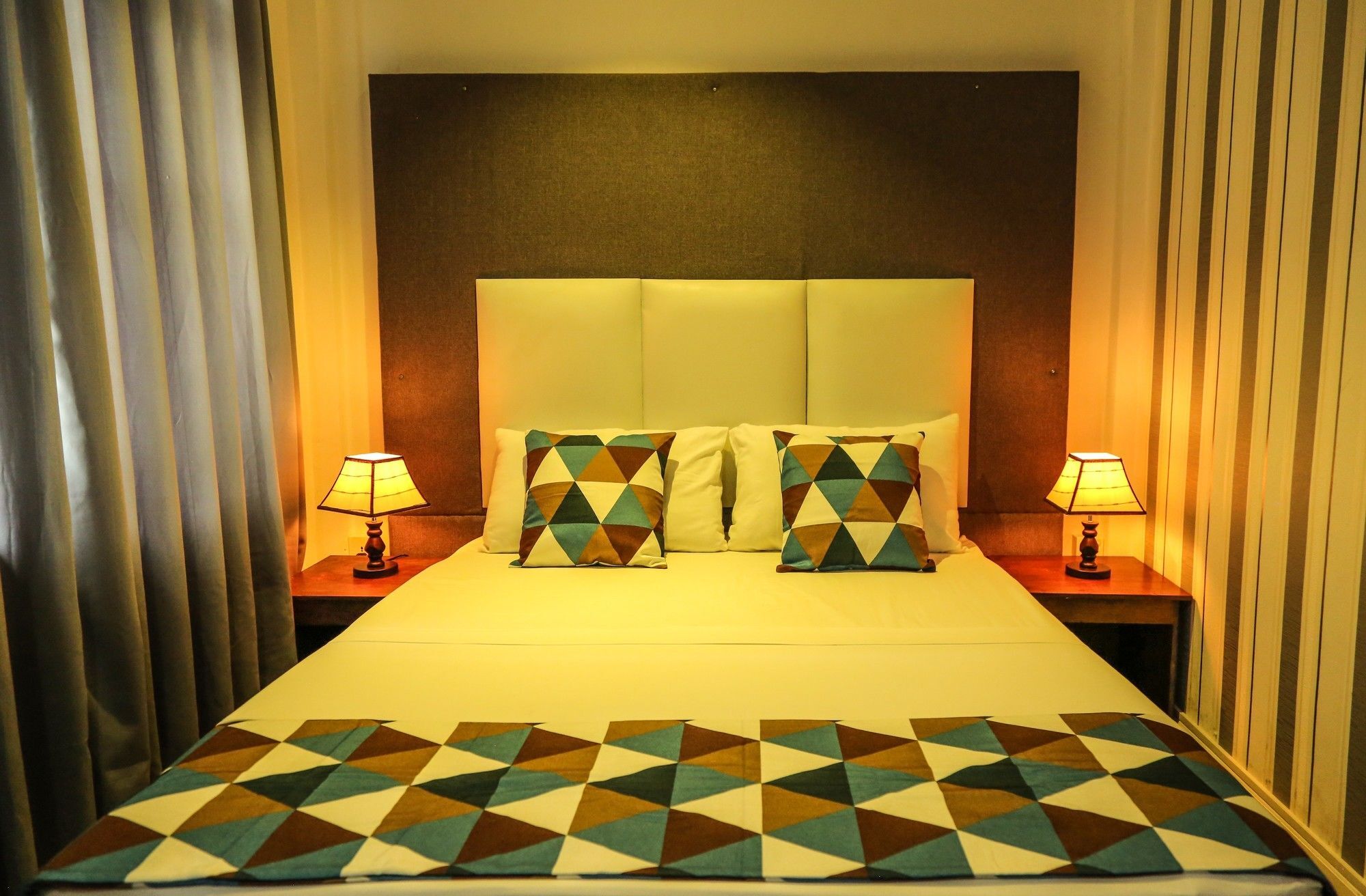 Mintaas Hotel Κάντι Εξωτερικό φωτογραφία